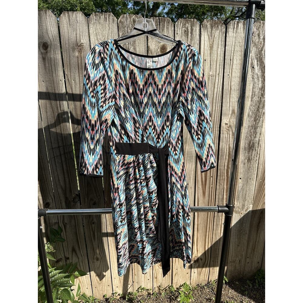 Emma & Michele Zigzag Midi Dress – Size M – Vibrant & Flattering